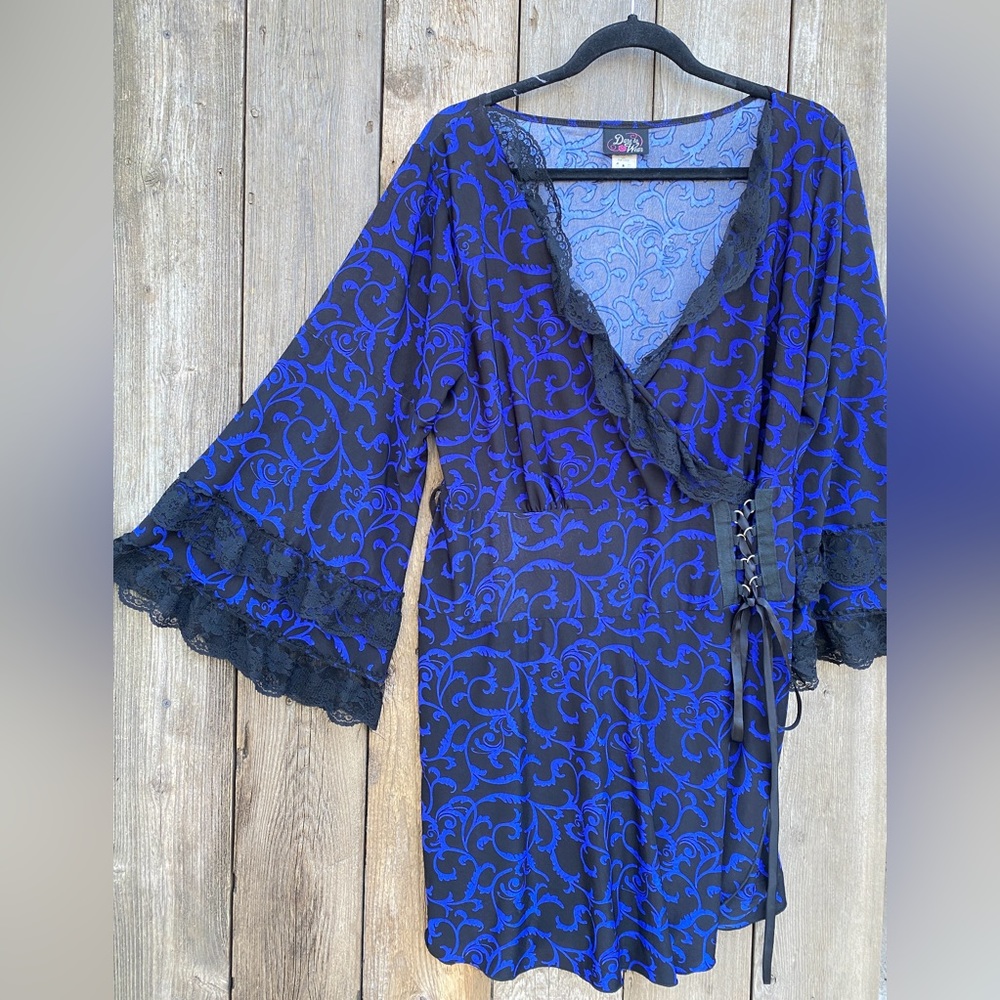 Elegant Blue and Black Wrap Dress - Picture 7 of 10